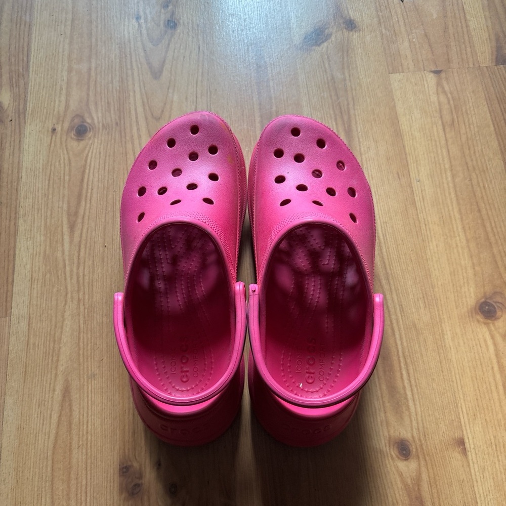Women’s Pink croc Clogs